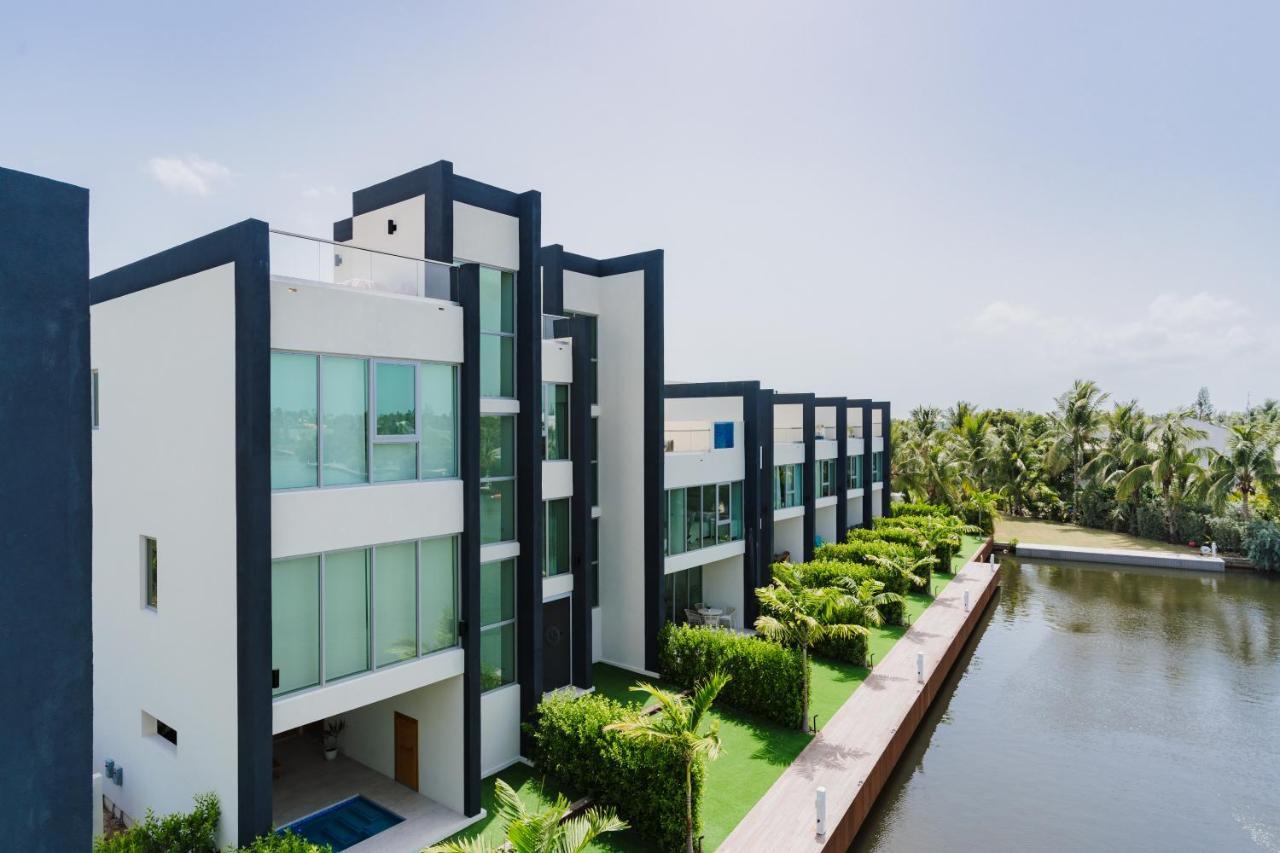 Resort One Canal Point *