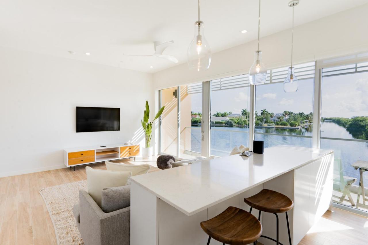 Resort One Canal Point